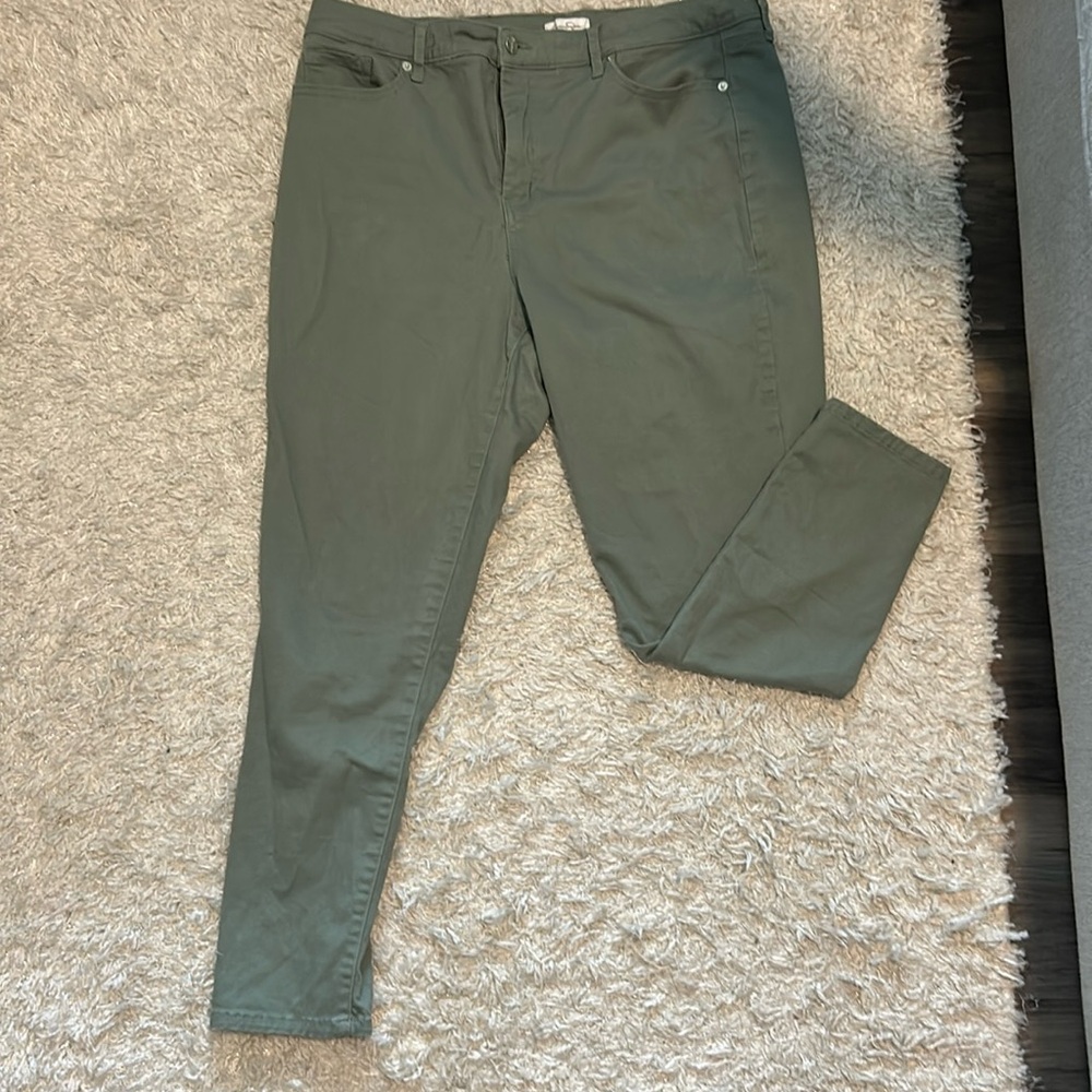 Olive green capris by Jessica Simpson